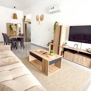 Coastal Getaway Apartament